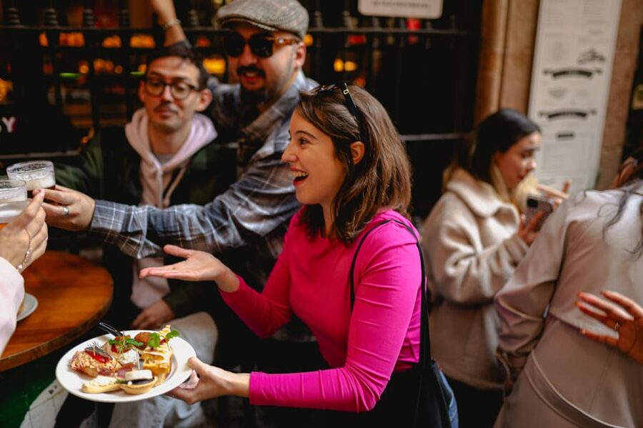 Barcelona: El Born Food Walking Tour with Tapas and Drinks - Stop by stop: the tasting lineup and why it works