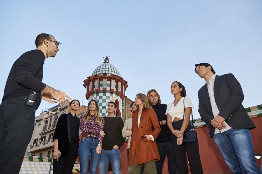 Barcelona: Gaudi's Casa Vicens Guided Tour - Entering at the garden and getting in without wasting time