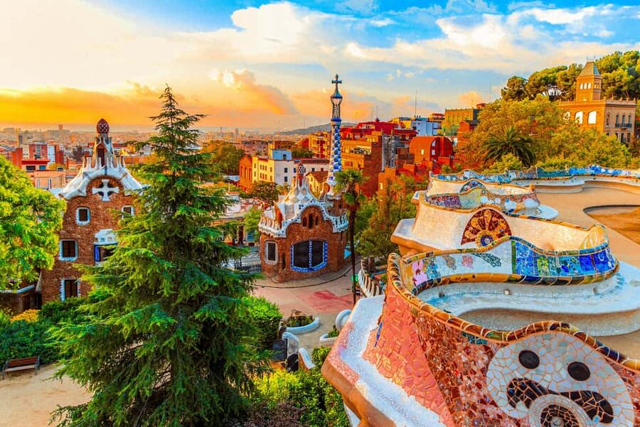Barcelona: Gaudí’s Park Güell Tour with Fast-Track Ticket - Fast-track entry: how it changes your Park Güell experience