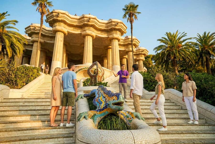 Barcelona: Gaudí’s Park Güell Tour with Fast-Track Ticket - The climb to the dragon staircase and El Drac