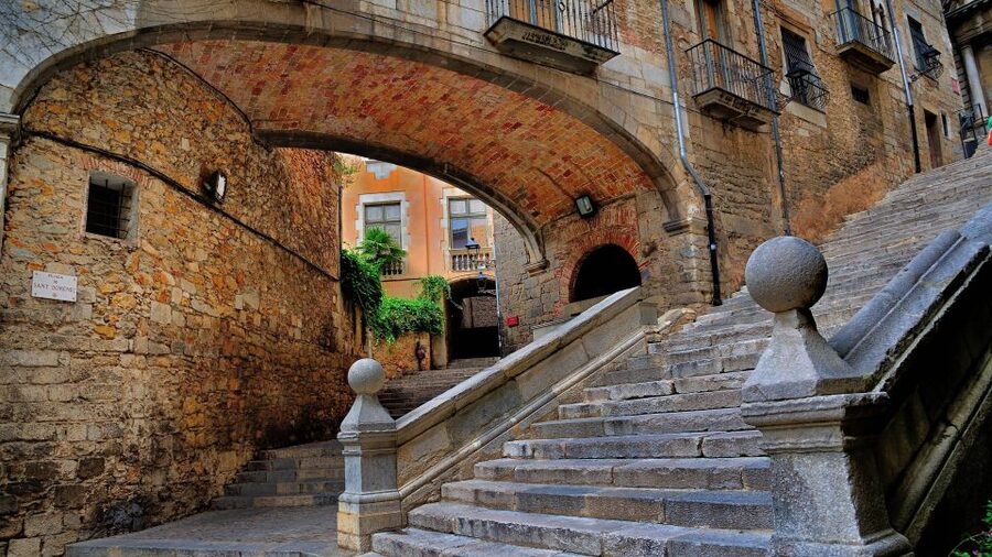 Barcelona: Girona & Costa Brava Small Group Tour with Pickup - The Jewish Quarter (El Call) and the practical way to explore it