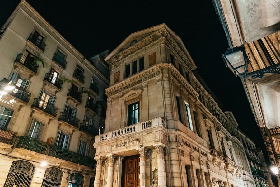 Barcelona: Gothic Quarter Ghosts and Legends Walking Tour - Why the Gothic Quarter Feels Different at Night