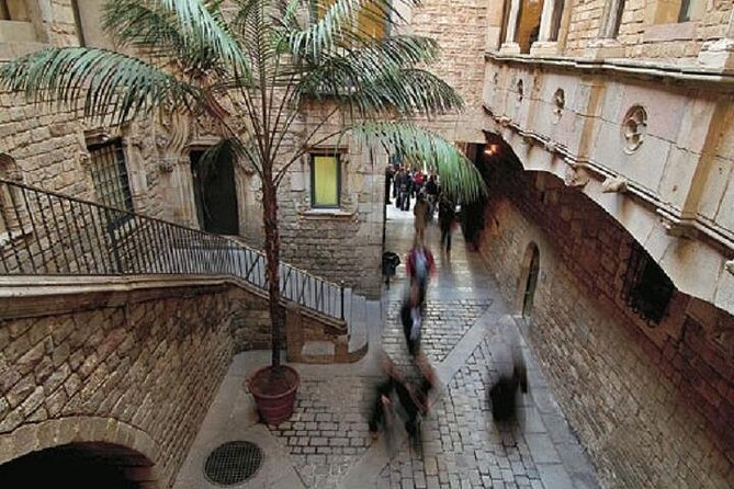 Barcelona: Gothic Quarter Walking Tour - A Mid-Tour Cloister Stop You Need to Dress For
