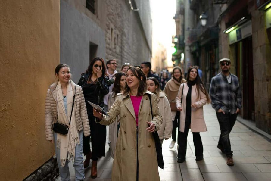 Barcelona: Gothic Quarter Walking Tour with 10+ Attractions - Price and Pacing, Is $25 a Good Deal?