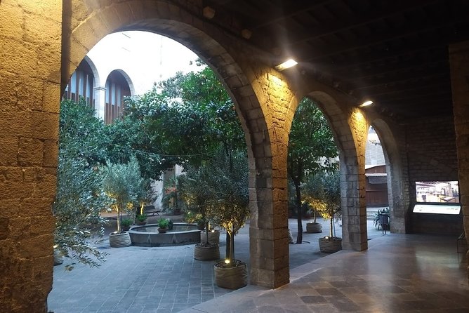 Barcelona Gothic Quarter Walking Tour with Tapas - Craft Barcelona Tapas Stop: The Included Pintxos and How to Pace It