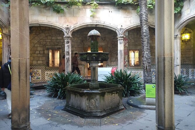 Barcelona Gothic Quarter Walking Tour with Tapas - Stop-by-Stop: Plaza de Catalunya, Las Ramblas, and Portaferrissa Fountain