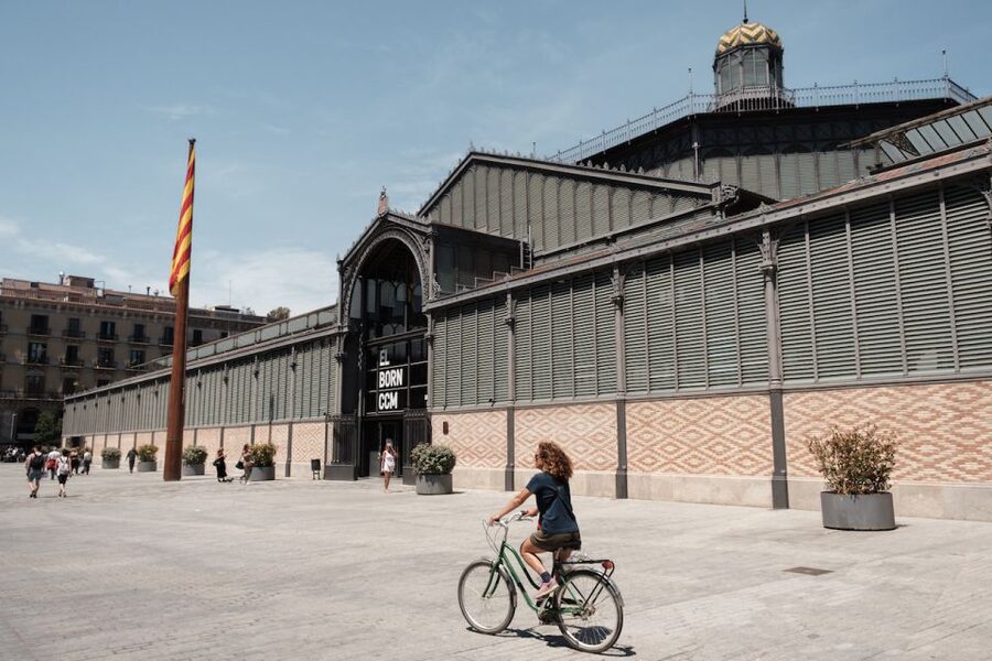 Barcelona: Guided Bike or E-Bike City Tour - Key highlights you’ll feel right away