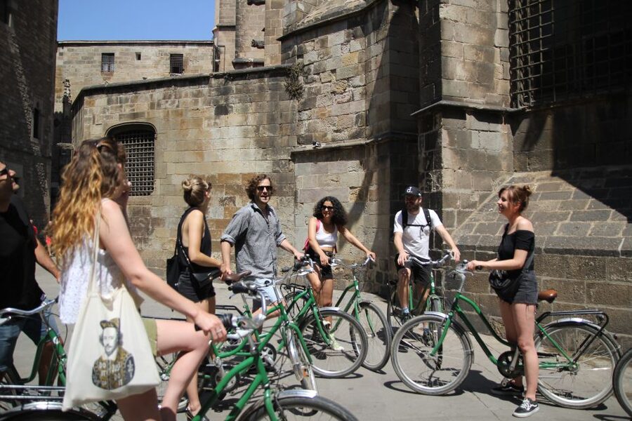 Barcelona: Guided Bike or E-Bike City Tour - Bike and e-bike reality: comfort, effort, and staying together
