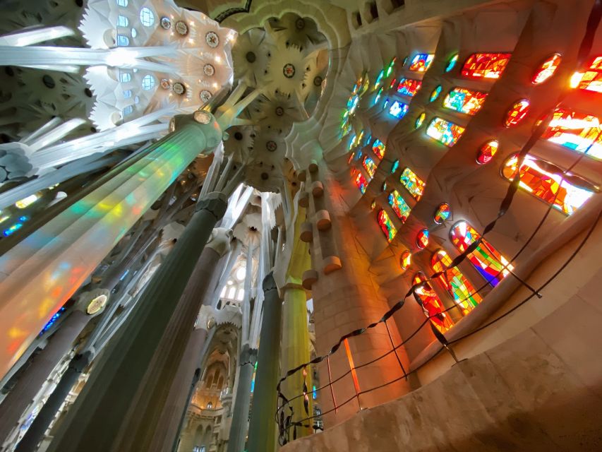 Barcelona: Guided Tour of Sagrada Familia - Where You Meet, and How to Stay Calm Before Entry