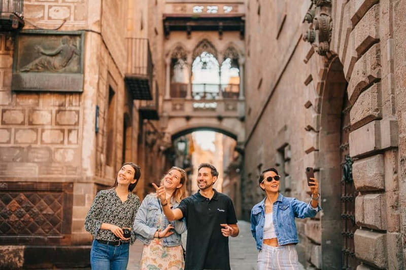 Barcelona: Helicopter, Boat Ride & Old Town Private Tour - Plaça Reial and the move from Old Town to the Port