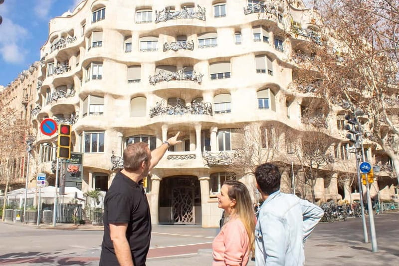 Barcelona: Helicopter, Boat Ride & Old Town Private Tour - Tour guides and the walking part: why the people matter