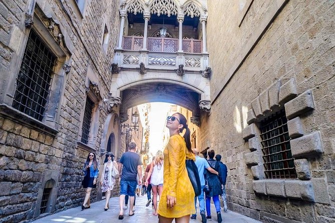 Barcelona Helicopter, Sailboat & Old Town Private Walking Tour - Plaça de Catalunya and Getting Your Bearings Fast