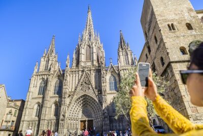 Barcelona Helicopter, Sailboat & Old Town Private Walking Tour