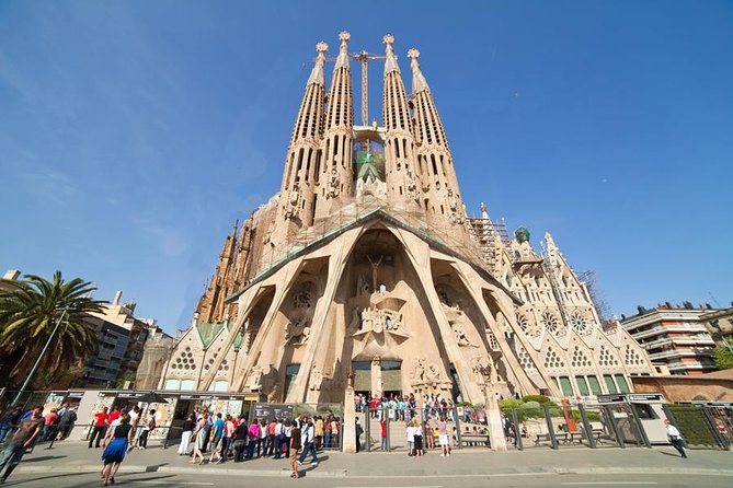 Barcelona Highlights & Montserrat with Port or Hotel Pick Up - Montserrat by Minivan: National Park, Monastery, and Mountain Views