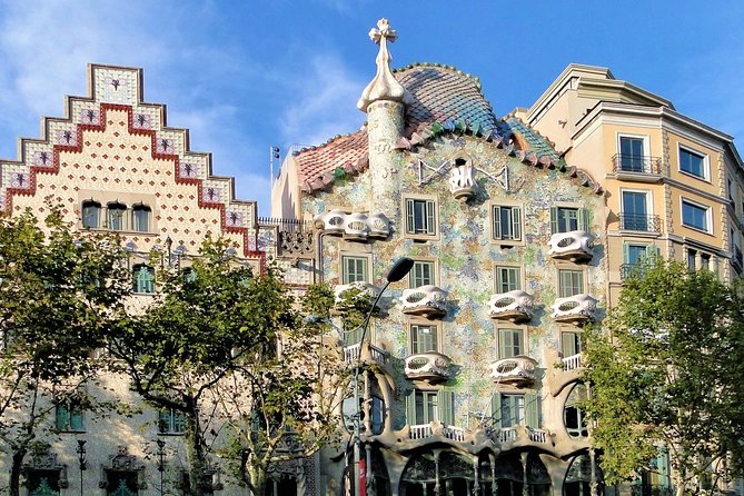 Barcelona Highlights Small Group Tour with Hotel Pick Up - Small group comfort, guides, and real pacing