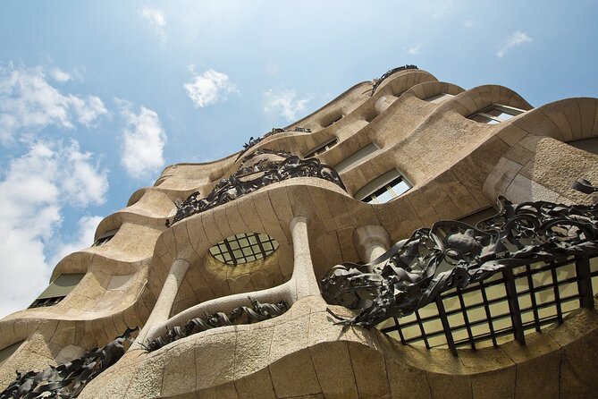 Barcelona Highlights Small Group Tour with Hotel Pick Up - Price and value for a 5-hour Barcelona highlights loop