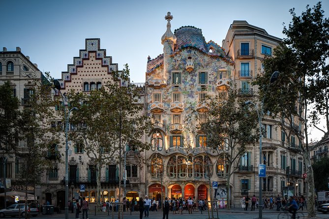 Barcelona in 1 Day: Sagrada Familia, Park Guell,Old Town & Pickup - Entering Sagrada Familia: When It’s Worth Planning for