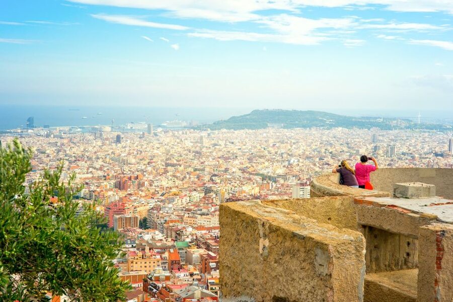 Barcelona: Instagram Tour of the Most Scenic Spots - The Metro Transfer to Sagrada Familia: Fast, Focused, and Efficient