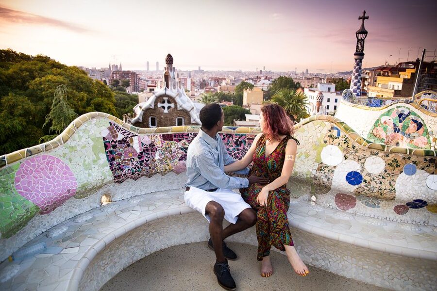 Barcelona: Instagram Tour of the Most Scenic Spots - Meeting at the Cathedral Steps (Pink Umbrella) and Getting Camera-Ready