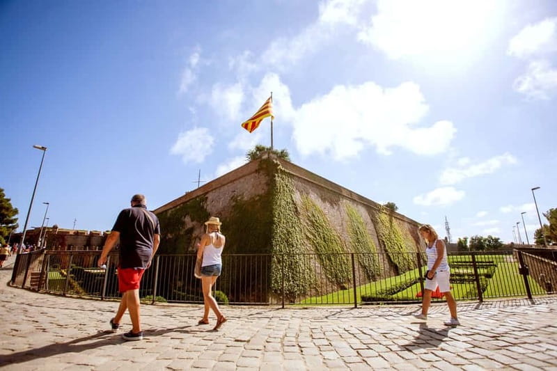 Barcelona: Montjuïc Cable Car Roundtrip Ticket - Getting Up Montjuïc Without Turning It Into a Workout