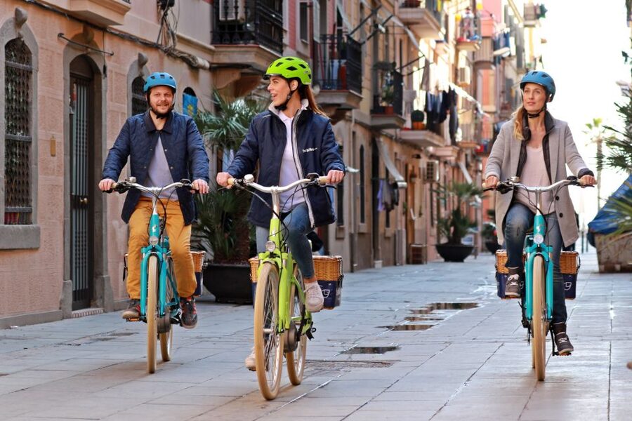 Barcelona: Montjuic Hill E-Bike Tour - Parc de la Ciutadella first, then Port Vell for a different kind of Barcelona