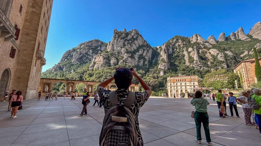 Barcelona: Montserrat, Black Madonna, Rack Railway & Liquors - Monistrol de Montserrat guided time, get your bearings fast