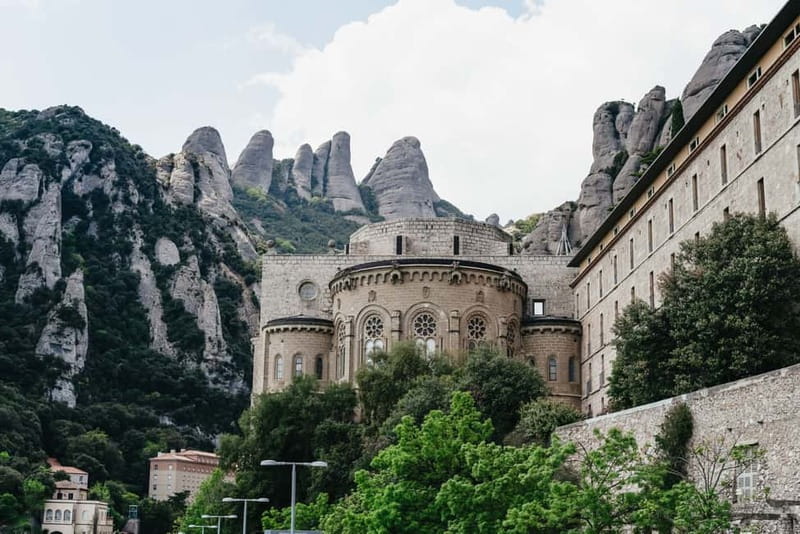 Barcelona: Montserrat, Cogwheel, Black Madonna & Winery Tour - Timing, group size, and comfort tips that actually matter