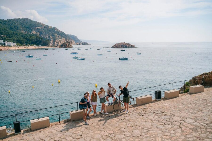 Barcelona: Montserrat, Girona & Costa Brava Guided Day Trip - Montserrat: the monastery, the rock, and the Moreneta question