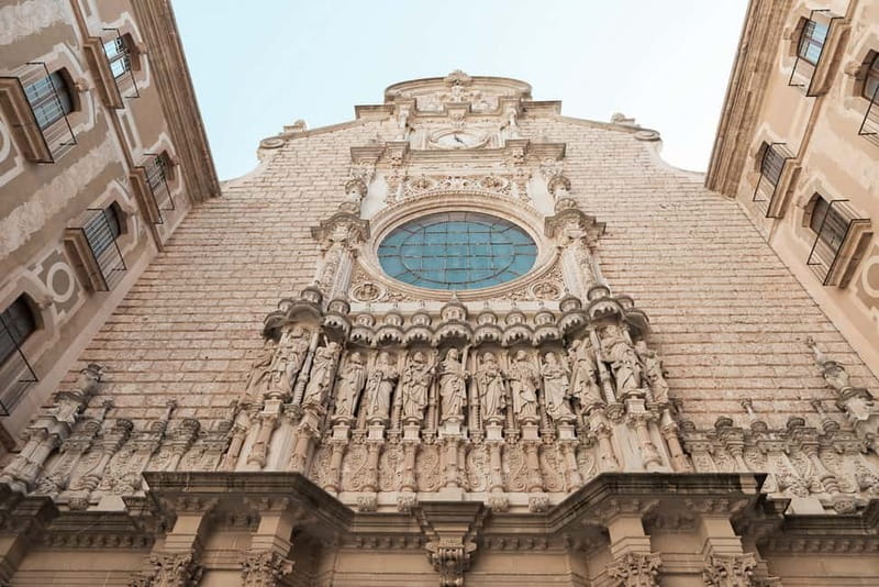 Barcelona: Montserrat Tour, Transfers & Basilica Entry - Photo stops and viewpoint time: making the scenery part of the plan