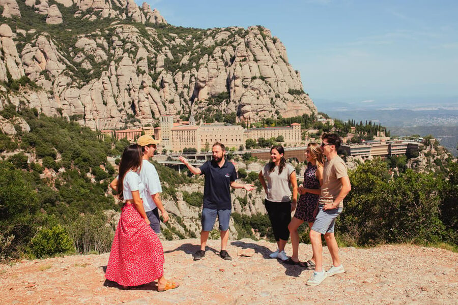 Barcelona: Montserrat with Winery, Lunch, and Train Options - Getting out of Barcelona fast, with scenic stops