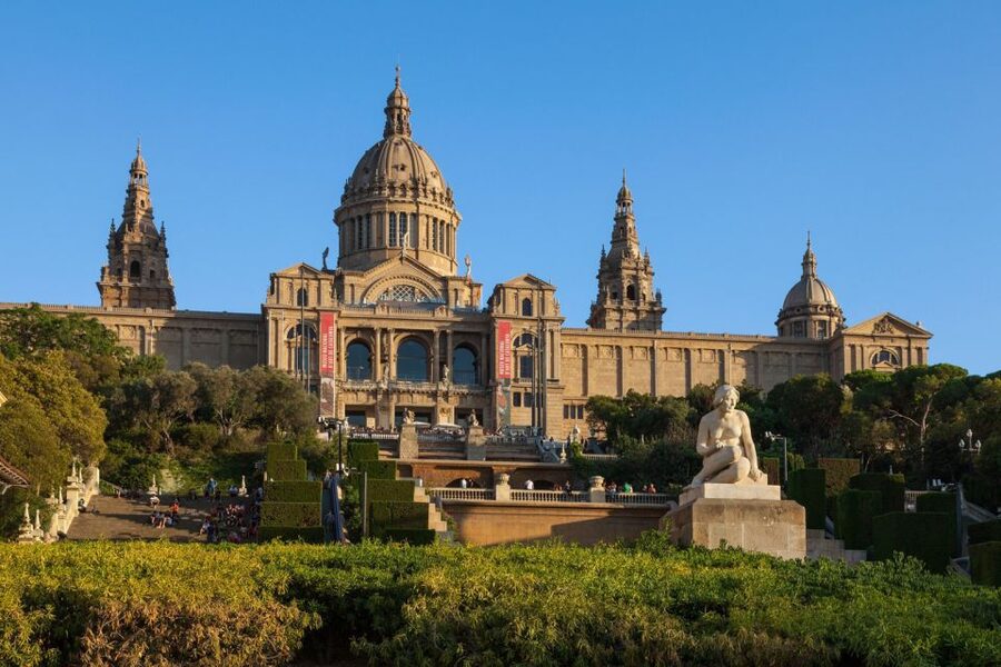 Barcelona: Museu Nacional d'Art de Catalunya Entrance Ticket - Palau Nacional: the building that sets the mood on Montjuïc