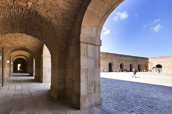 Barcelona: Old Town, Montjuic Castle, Cable Car Small Group Tour - Boqueria Market: where to look (and what to sample)