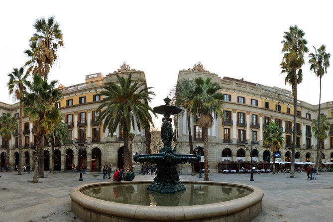 Barcelona Old Town Night Small Group Tour with Tapas & Flamenco - Who this tour suits best, and who should think twice