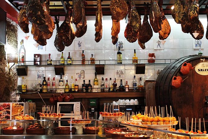 Barcelona Old Town Night Small Group Tour with Tapas & Flamenco - Meet at Hard Rock Café, then head for the Old Town