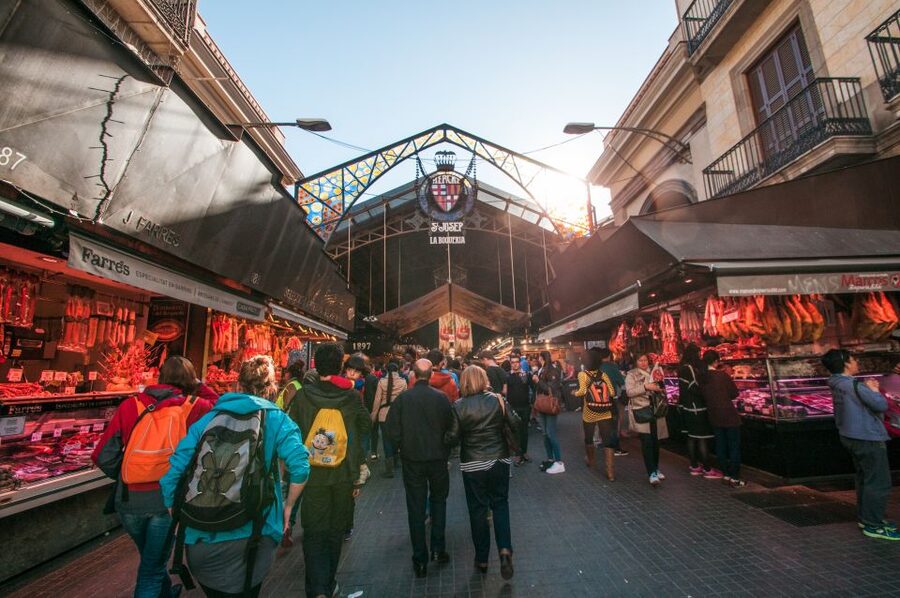 Barcelona: Paella Cooking Experience & Boqueria Market Tour - Inside Mercat de la Boqueria: what the chef actually helps you spot