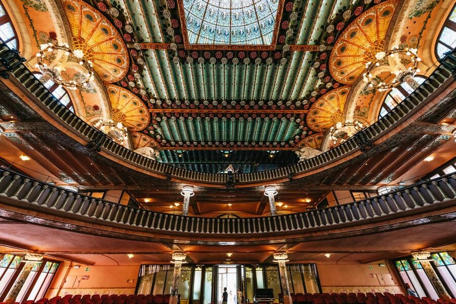 Barcelona: Palau de la Música Guided Tour - Concert Hall lights the room, then you get the big skylight
