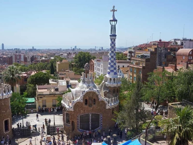 Barcelona: Park Guell Guided Tour with Skip The Line Entry - Group Sizes, Languages, and the Guide Factor