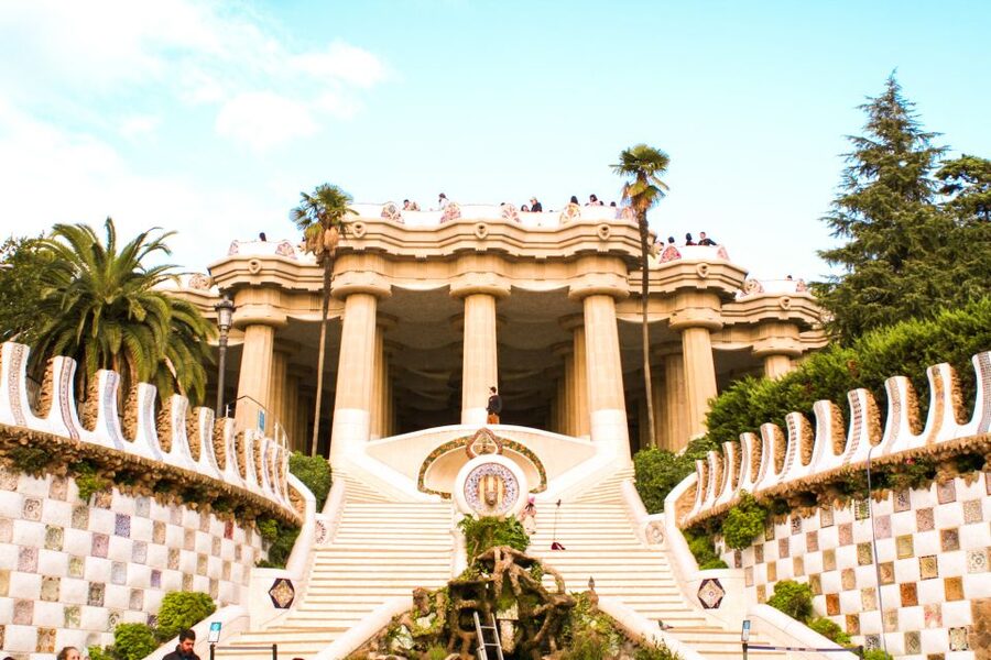 Barcelona: Park Güell & La Sagrada Familia Tickets and Tour - Meeting Point Reality Check: Burgundy Umbrella And Multiple Entrances