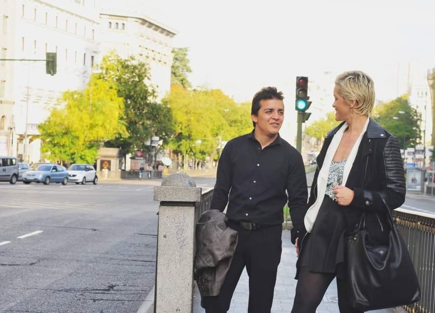 Barcelona: Photo Shoot + Exclusive Video of the Best Moments - Gothic Quarter photo stop: getting real faces in real streets