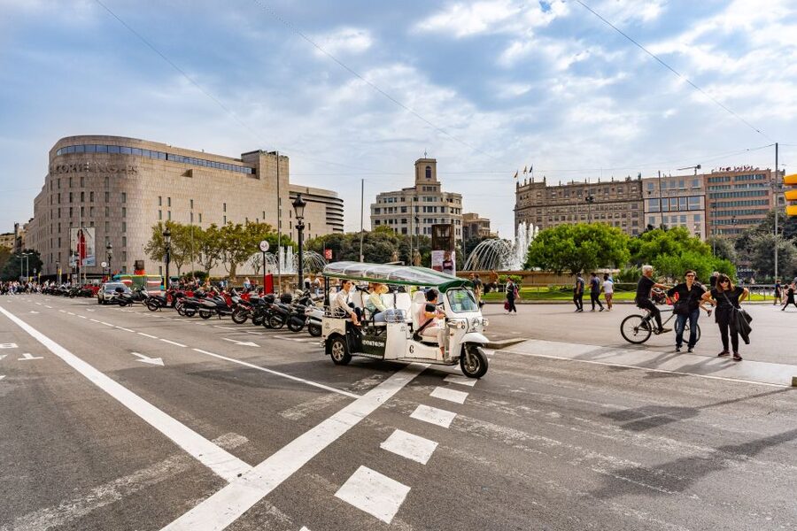 Barcelona: Private City Tour by Eco Tuk Tuk - How the 60, 120, 180, and 240-minute options change your experience