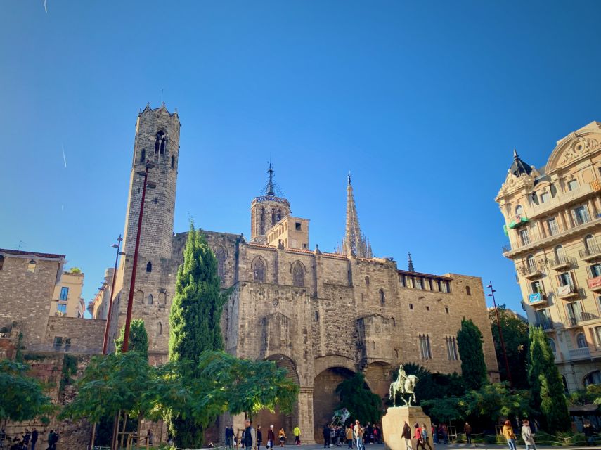 Barcelona: Ramblas, Old Town & Gaudí Houses Walking Tour - The guide makes or breaks it, and the best guides use story, not lectures
