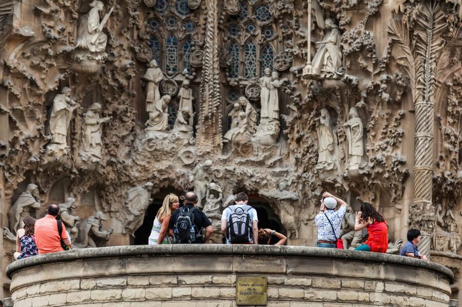 Barcelona: Sagrada Familia and Park Guell Combo Guided Tour - The between-venues leg: why transport choice matters more than you think