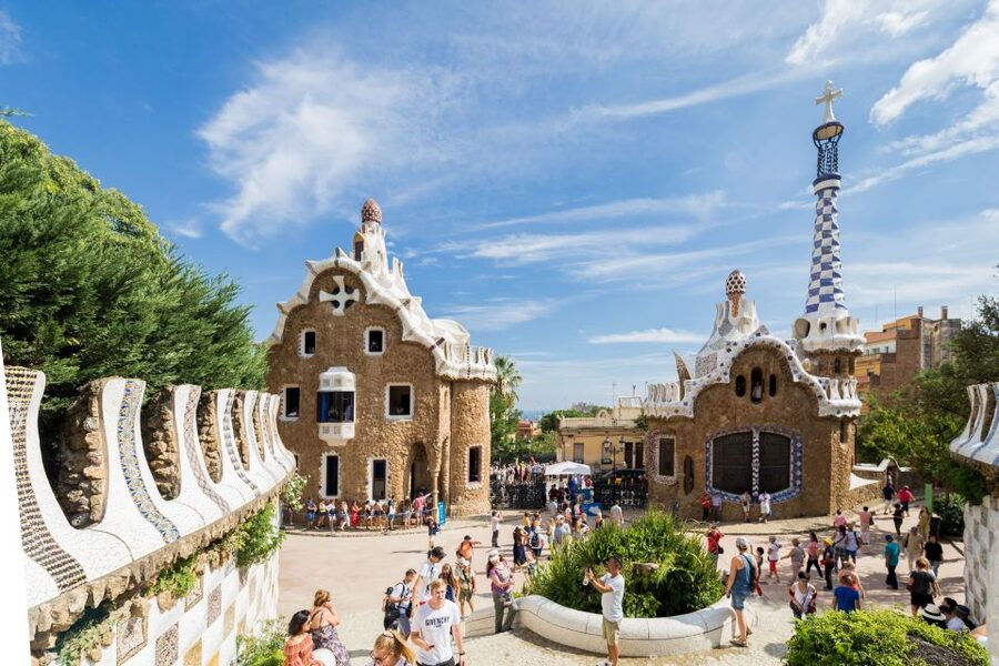 Barcelona: Sagrada Familia and Park Guell Combo Guided Tour - Entering Sagrada Família: skip-the-line and a guided hour that actually explains what you see