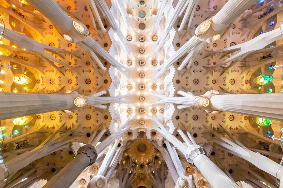 Barcelona: Sagrada Familia and Park Guell Combo Guided Tour - Timing and the seasonal order swap: how you can benefit