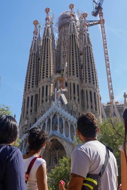 Barcelona: Sagrada Familia and Park Güell Tour - Price and logistics: is $108 good value?