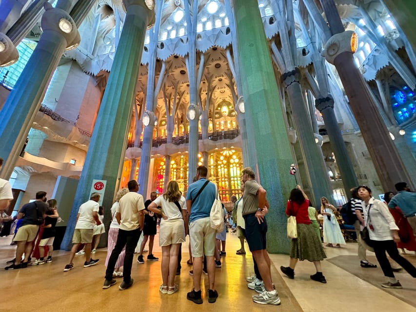 Barcelona: Sagrada Familia Entry Ticket and Guided Tour - A short tour that hits the big moments first