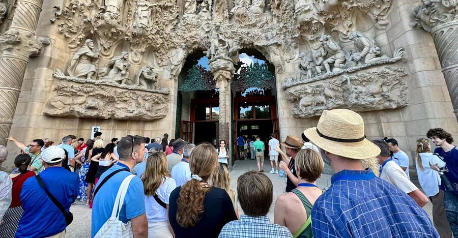 Barcelona: Sagrada Familia Entry Ticket and Guided Tour - Passion Facade contrast, pain, and redemption in stone