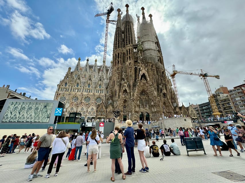 Barcelona: Sagrada Familia Entry Ticket and Guided Tour - Who should book this Sagrada Familia guided entry tour