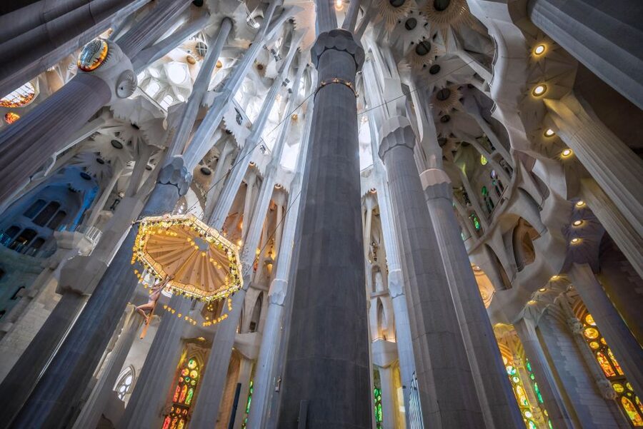 Barcelona: Sagrada Familia Fast-Track Guided Tour - Hearing the Guide Clearly: Headsets and Live Commentary