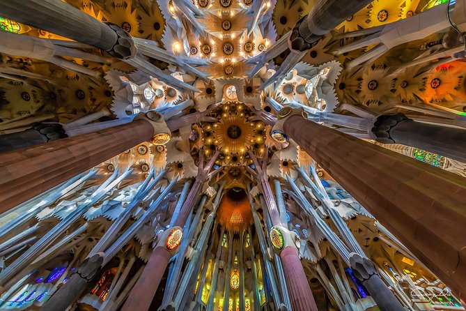 Barcelona: Sagrada Familia Fast Track Tour with Tower Option - Why This Sagrada Familia Tour Feels Efficient (Even With the Crowds)